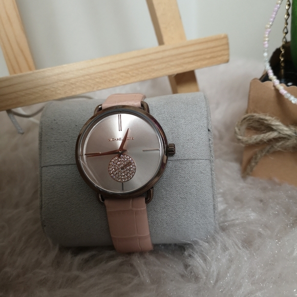 Michael Kors Watch - Picture 2 of 4